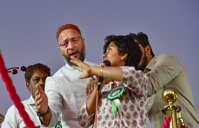 Girl Who Chanted Pakistan Zindabad At Anti-CAA Rally ওয়াইসির সিএএ বিরোধী সভায় ‘পাকিস্তান জিন্দাবাদ’ স্লোগান মহিলার, আটকের পর রাষ্ট্রদ্রোহিতার মামলা দায়ের