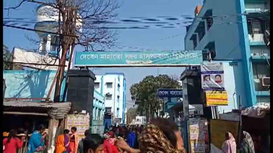 Purulia man killed by chicken armed with blades after cockfight at Hooda মোরগ-লড়াই:জয়ী মোরগের পায়ের 'বিষাক্ত' ব্লেডের আঘাতে মৃত্যু মালিকেরই