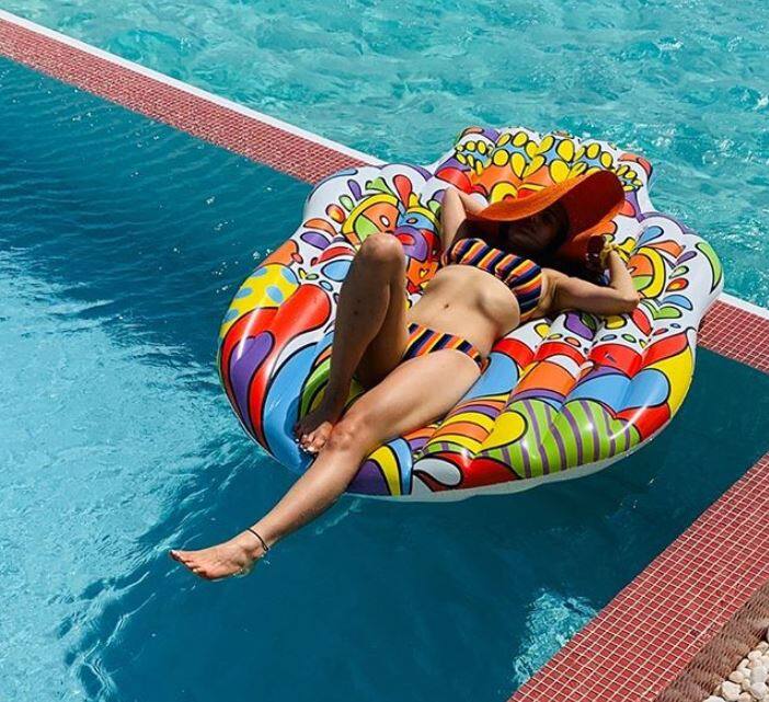 সব ছবি সারার ইনস্টাগ্রাম থেকে।