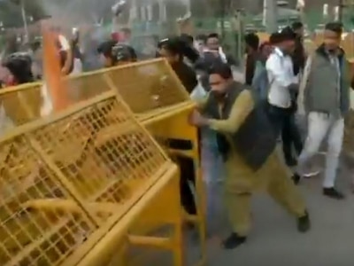 Shaheen Bagh Protesters Clear Part Of Road After 2 Month Blockade ২ মাস পর খুলল শাহিনবাগে রাস্তার একাংশ