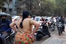 পুণেতে ফুটপাথ দিয়ে চলা বাইক-আরোহীদের রুখছেন একা প্রৌঢ়া, ভিডিও ভাইরাল