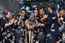 দেখুন, পরনে কালো পোশাক, ফ্যাশন শো মাতালেন প্রিয়ঙ্কা