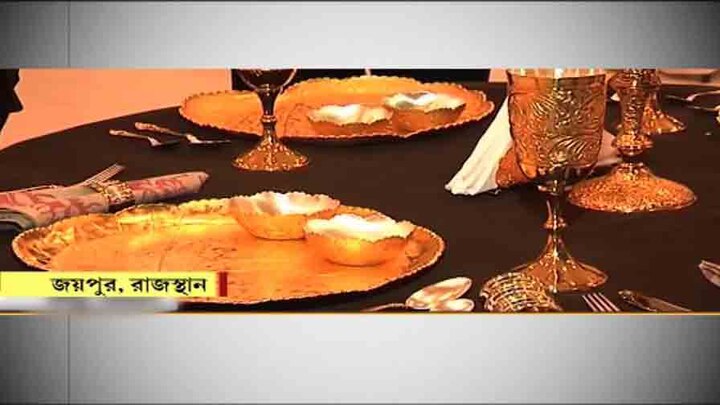 বাসনের তালিকায় থাকছে সোনার থালা, বাটি, চামচ ও গ্লাস। থাকছে ট্রাম্প ও মেলানিয়ার নাম লেখা বাসনও।