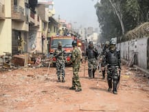 দিল্লি হিংসা: ‘প্রাণে বাঁচতে ২ মেয়ের সঙ্গে দোতলা থেকে ঝাঁপ মেরেছি,’ ভয়াবহ অভিজ্ঞতার কথা শোনালেন আক্রান্ত মহিলা