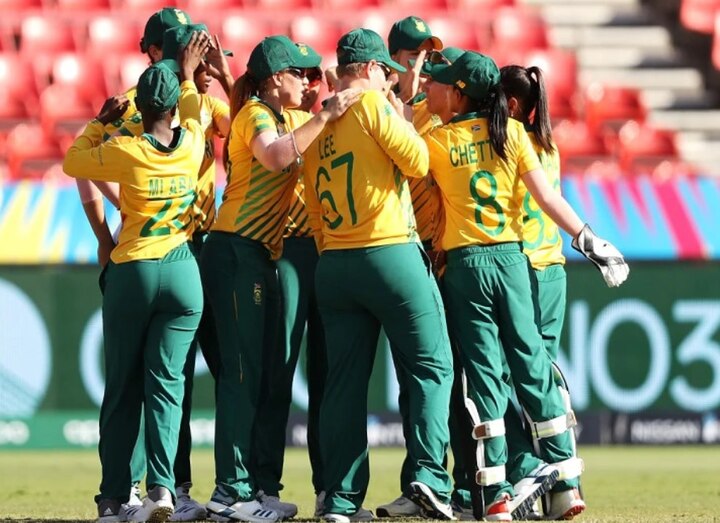 ICC Womens T20 World Cup: South Africa, England seal Semi-Final spot ছিটকে গেল পাকিস্তান, মহিলাদের টি-২০ বিশ্বকাপের সেমি-ফাইনালে ভারতের প্রতিপক্ষ দক্ষিণ আফ্রিকা বা ইংল্যান্ড