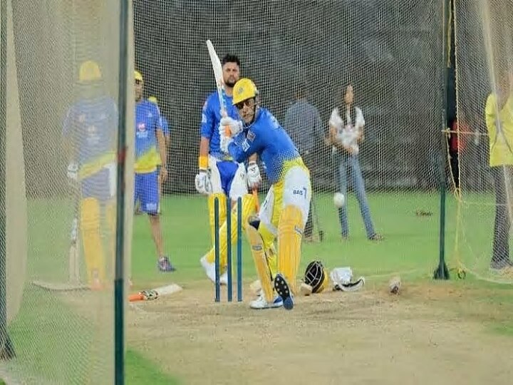 ipl-2020-ms dhoni lands big-blows in csk nets stadium erupts watch দেখুন: সমর্থকদের উচ্ছ্বাসের মধ্যে চেন্নাইয়ে অনুশীলন শুরু ধোনির