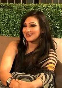 সোশ্যাল মিডিয়ায় নজর কাড়ল ঋতুপর্ণা সেনগুপ্তর ছবি