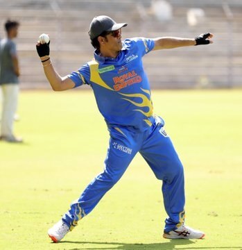 ফিল্ডিং অনুশীলনও করেন সচিন। ছবি সৌজন্যে ট্যুইটার