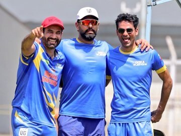 এই প্রতিযোগিতায় ফের পুরনো সতীর্থদের একই দলে দেখা যাবে। অনুশীলনে ইরফান, যুবরাজ ও কাইফ। ছবি সৌজন্যে ট্যুইটার