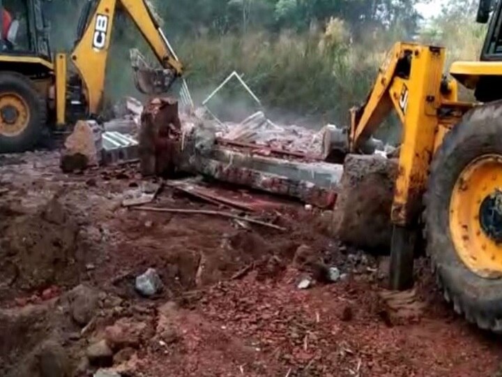 Madhya pradesh bjp mla sanjay pathak resort demolished in bandhavgarh মধ্যপ্রদেশে রাজনৈতিক টানাপোড়েনের মধ্যেই বিজেপি বিধায়কের রিসর্ট ভাঙল প্রশাসন
