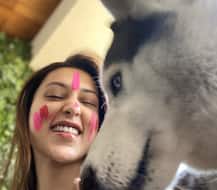 ছবিতে: শুভশ্রীর গালে আবিরের ছোঁয়া রাজের, গাঁদার মালায় মোহময়ী পাওলি, দেখুন টলি-তারকাদের দোল খেলার ছবি