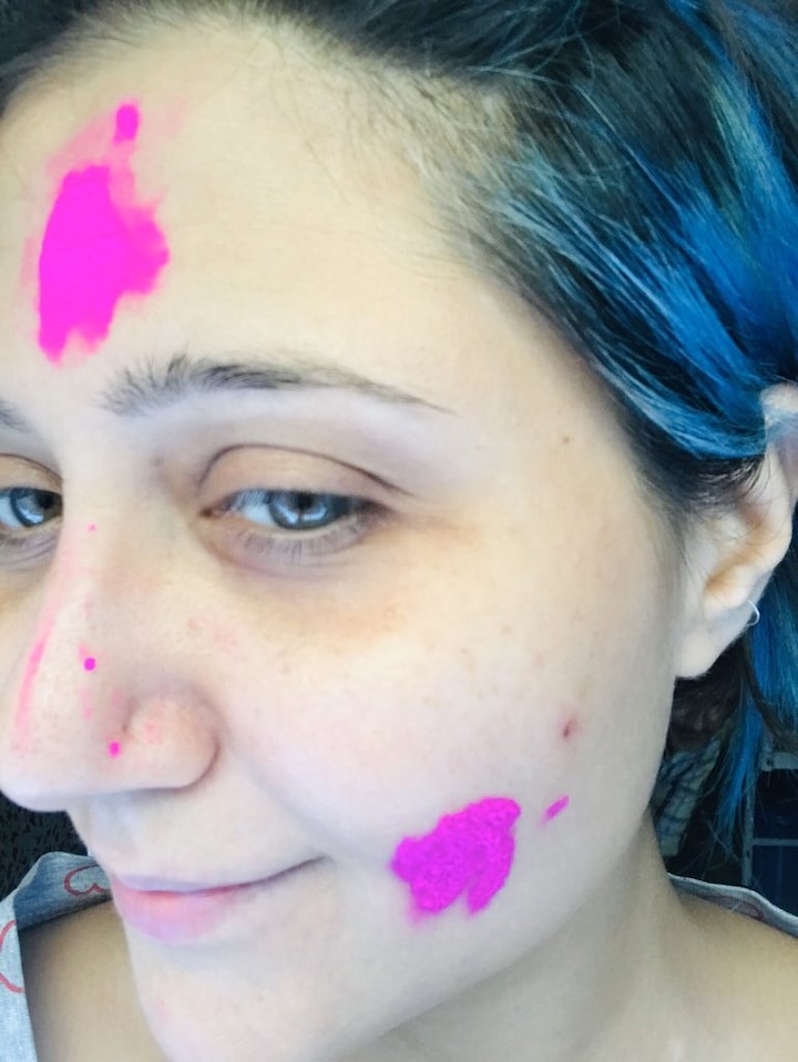 গালে গুলালের ছোঁয়া স্বস্তিকারও। ছবি - সোশ্যাল মিডিয়া ও এবিপি আনন্দের চিত্রগ্রাহকদের থেকে। 