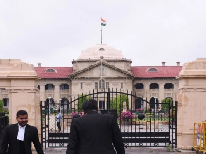 Anti-CAA Protest: Allahabad HC Orders Removal Of Hoardings Put Up By Uttar Pradesh Govt In Name and Shame Case এলাহাবাদ হাইকোর্টে ধাক্কা উত্তরপ্রদেশ সরকারের, লখনউয়ে সিএএ বিরোধী আন্দোলনকারীদের হোর্ডিং হঠাতে নির্দেশ