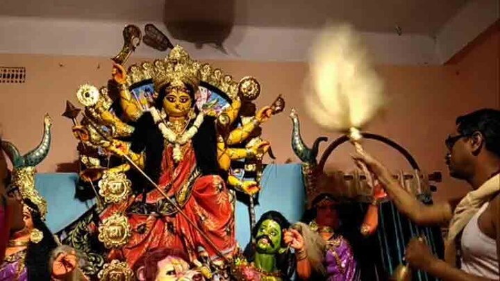 Dol Durgotsav start in Sreerampur প্রথা মেনে শ্রীরামপুরে শুরু হল ২১৫ বছর পুরনো দোল দুর্গোত্‍সব