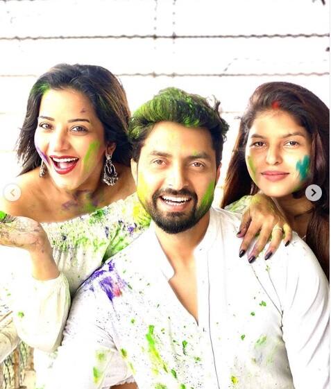সঙ্গে ছিলেন তাঁর এক বান্ধবীও। 