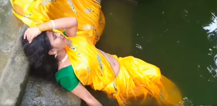 Watch: Lady dances with Dhak Dhak Karne Laga tune, video viral পুকুরের মধ্যে ‘ধক ধক করনে লাগা’র তালে নেচে ঝড় তুললেন বধূ, ভাইরাল ভিডিও