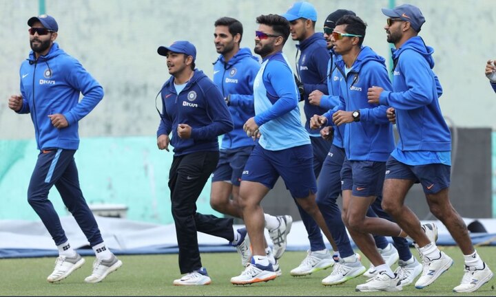 IND vs SA, ODI Series: Team India Might Limit Usage Of Saliva To Shine Ball Amid COVID-19 Scare করোনা-আতঙ্ক: ধর্মশালায় গ্যালারি ভরা নিয়ে সংশয়, বল পালিশে লালা ব্যবহার করা নিয়ে ধন্দে ভুবনেশ্বররা