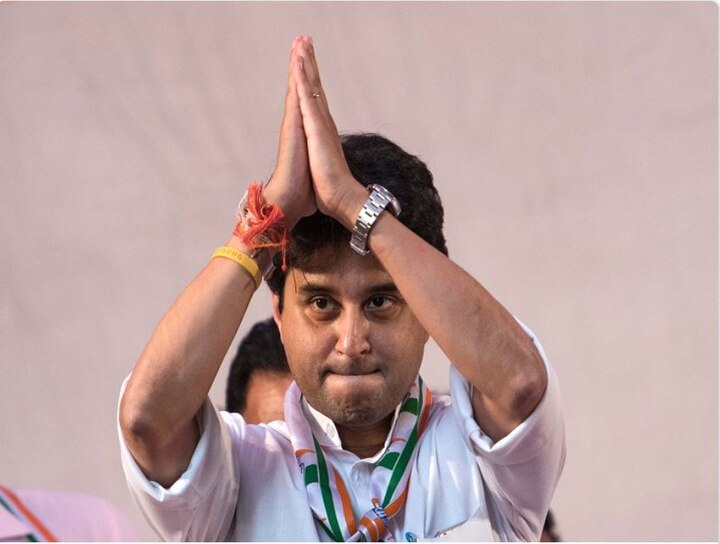 Amit Shah welcomes Jyotiraditya Scindia: His induction will strengthen BJPs resolve ভোপালে জ্যোতিরাদিত্য, পোস্টারে কালি, ওঁর যোগদান বিজেপির অঙ্গীকার আরও জোরদার করবে, স্বাগত জানিয়ে ট্যুইট অমিত শাহের