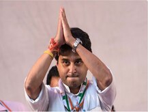 ভোপালে জ্যোতিরাদিত্য, পোস্টারে কালি, ওঁর যোগদান বিজেপির অঙ্গীকার আরও জোরদার করবে, স্বাগত জানিয়ে ট্যুইট অমিত শাহের