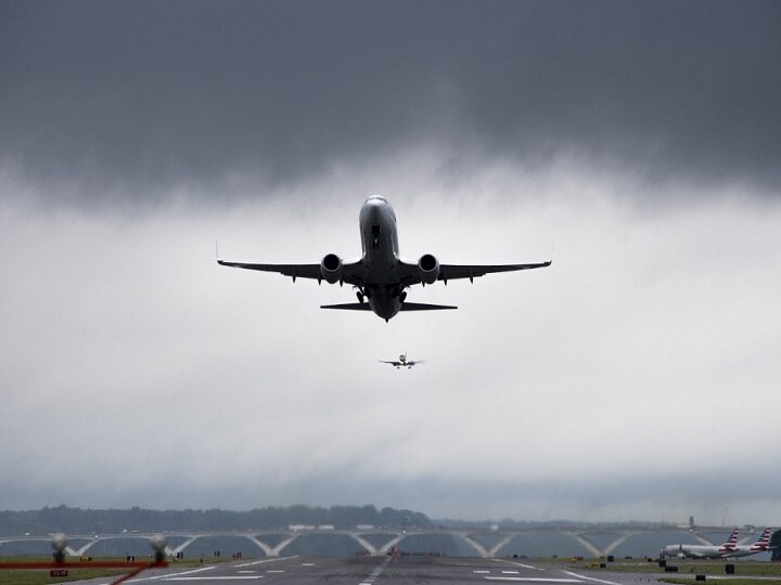 All domestic, international flights suspended till May 3 ৩ মে অবধি উড়বে না ঘরোয়া ও আন্তর্জাতিক যাত্রীবিমানও