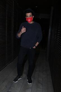 দূরে থাক করোনা! মাস্ক পরে পার্টিতে হাজির অনিল কপূর