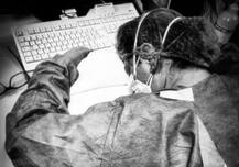 ইতালিতে করোনা ভাইরাসে বাড়ছে মৃত্যু, আক্রান্তদের সেবা করতে গিয়ে বিধ্বস্ত চিকিৎসক-স্বাস্থ্যকর্মীরা, সোশ্যাল মিডিয়ায় ভাইরাল ছবি