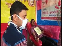 করোনা-সতর্কতা: জমায়েত এড়াতে অভিনব উদ্যোগ, ফুটপাতেই রক্তদান শিবির