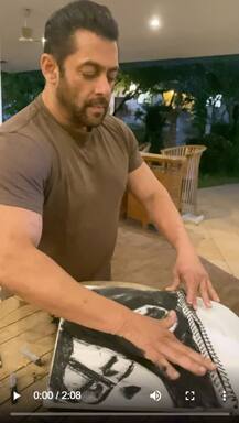 করোনা: কীভাবে সময় কাটাচ্ছেন ঘরবন্দি বলিউড তারকারা