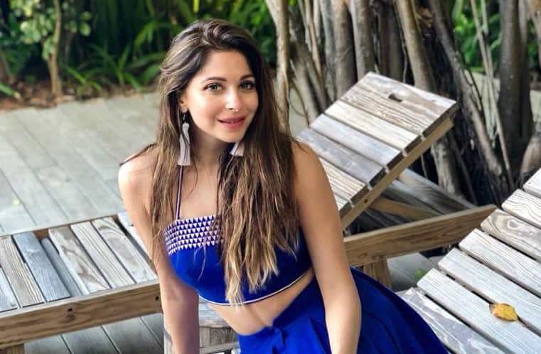 Kanika Kapoor tests coronavirus positive for fourth time চতুর্থবারও করোনা রিপোর্ট পজিটিভ, ‘চিকিৎসায় সাড়া দিচ্ছেন না কণিকা’