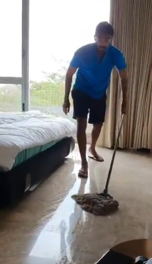 WATCH: Jasprit Bumrah mops the floor of his house during quarantine বল হাতে ব্যাটসম্যানদের ত্রাস, লকডাউনে মা-কে খুশি রাখতে সেই বুমরাহ এখন ব্যস্ত ঘর মুছতে