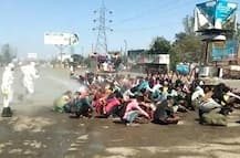 বরেলিতে ভিন রাজ্য ফেরত শ্রমিকদের রাস্তায় বসিয়ে হোসপাইপ দিয়ে জীবাণুনাশক স্প্রে! নিন্দার ঝড়