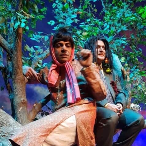 'ভাবুন তো, আপনার পোসপোর্ট অবধি নেই। অথচ আপনি একটি বিদেশী ভাইরাসে আক্রান্ত' এই কথা লিখে নিজেই সোশ্যাল মিডিয়ায় শেয়ার করেন সুনীল।