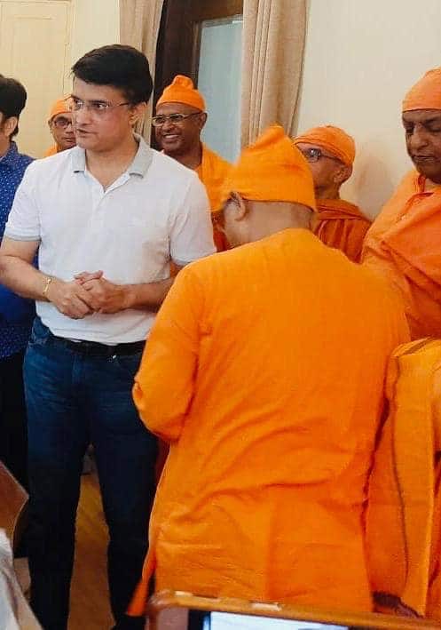 তিনি আগেই প্রতিশ্রুতি দিয়েছিলেন যে, একটি সংস্থার সঙ্গে যৌথভাবে করোনা লকডাউনের পরিস্থিতিতে বিভিন্ন ত্রাণ শিবিরে থাকা দুঃস্থদের ৫০ লক্ষ টাকার চাল দান করবেন।