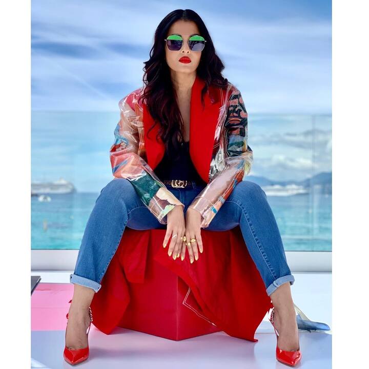 তখনকার নায়িকা আর বর্তমান নায়িকার মধ্যে মিল পাওয়া ভার। এখন তিনি বচ্চন বধূ। আরাধ্যার মা।