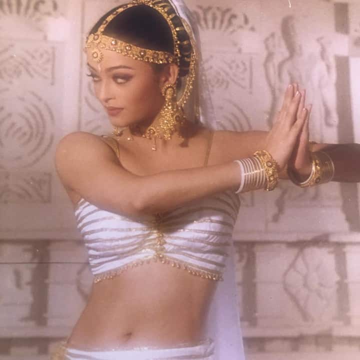 এটিও ঐশ্বর্যর মডেলিং জীবনের একটি ছবি।