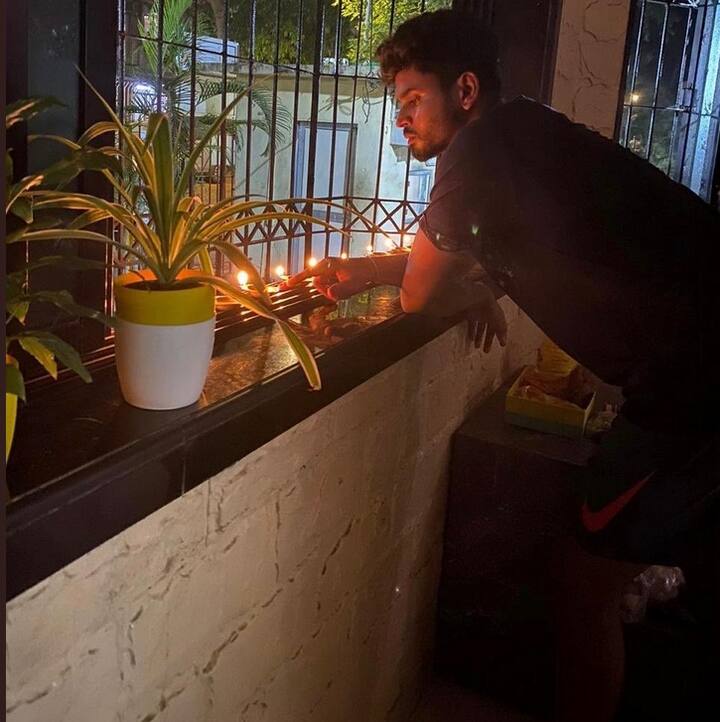 মুম্বইয়ের তারকা ক্রিকেটার শ্রেয়স আইয়ার পোস্ট করলেন এই ছবিটি।