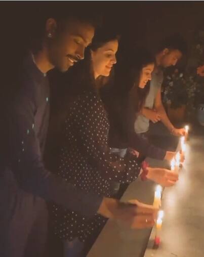 প্রদীপ জ্বালালেন হার্দিক পাণ্ড্য, নাতাশা ও সস্ত্রীক ক্রুণাল।