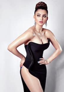 ঊর্বশী রাউতেলা শেয়ার করলেন পুরনো ছবি