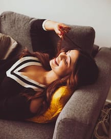 লকডাউনের একঘেয়েমি কাটাতে বাড়িতেই সিনেমাহল বানিয়ে ফেলেছেন ঋতাভরী