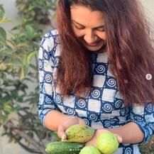 দেখুন, লকডাউনের জেরে বাড়িতে কীভাবে সময় কাটছে জয়া আহসানের