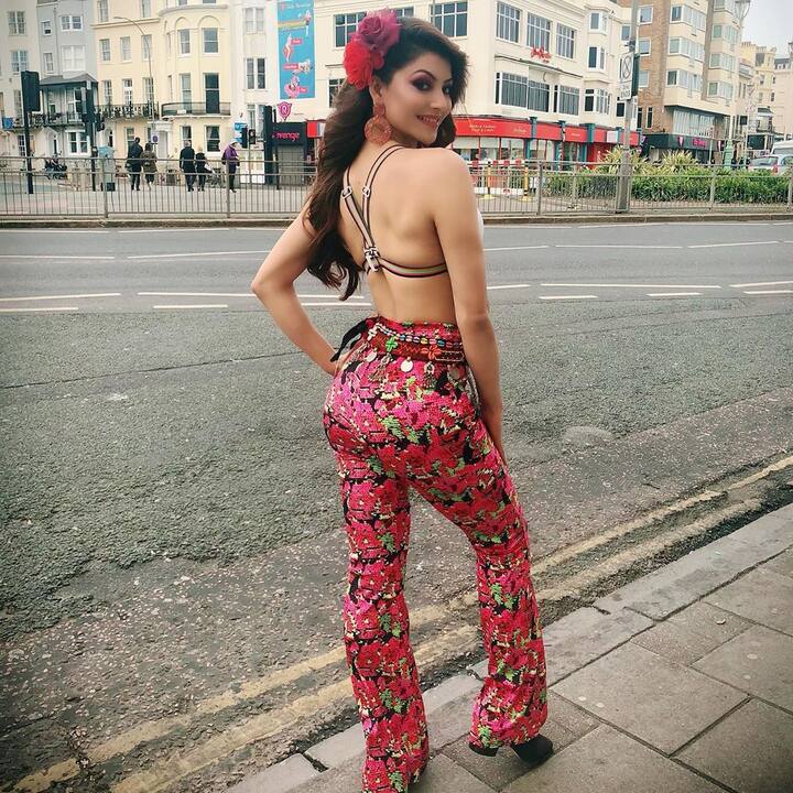 করোনা লকডাউনে ঘরে বসে বসে বোরড ঊর্বশী।