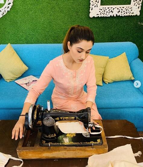 নিজের ইনস্টাগ্রাম অ্যাকাউন্ট থেকে এই ছবি শেয়ার করেছেন তিনি।