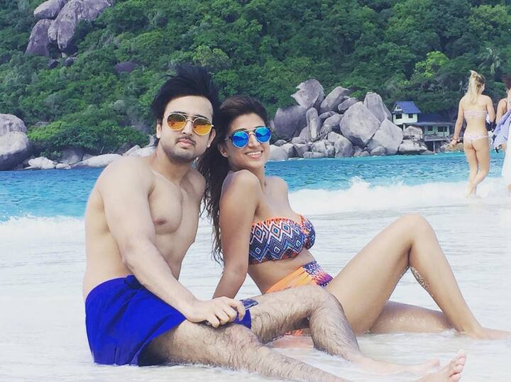 পরীক্ষার রিপোর্ট করোনা পজিটিভ হওয়ায় তাঁকে ভর্তি হতে হয় হাসপাতালে