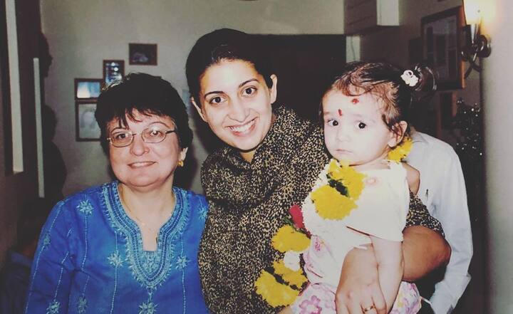 পারিবারিক মুহূর্তে স্মৃতি।