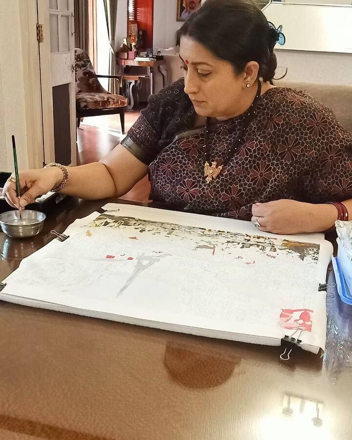 অবসর পেলেই ছবি আঁকেন স্মৃতি। সব ছবি - সোশ্যাল মিডিয়া