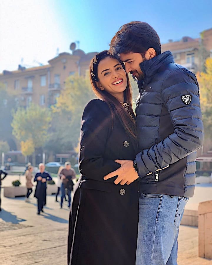 সোশ্য়াল মিডিয়ায় এই খবর পেয়ে খুশি তাঁদের ভক্ত থেকে বন্ধুরা।