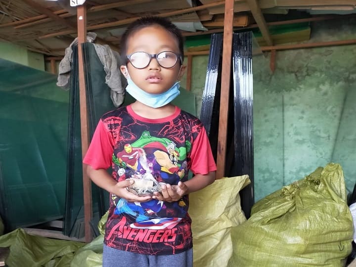 মিজোরামের এই ছেলেটিও জমানো টাকা দান করেছে করোনা যুদ্ধে।