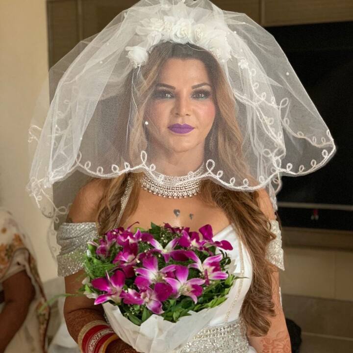 অবশেষে রাখী শেয়ার করলেন তাঁর বিয়ের নানা মুহূর্তের ছবি। কিন্তু...