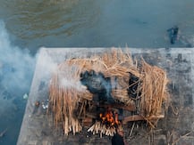 গুজরাত: লকডাউনের মধ্যে মুসলিমরা হিন্দু মতে শেষকৃত্য করলেন প্রতিবেশী মহিলার
