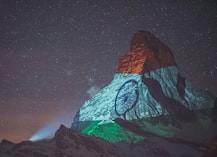 করোনার বিরুদ্ধে লড়াইয়ে পাশে থাকার বার্তা, আলোর খেলায় আল্পস পাহাড়ে ফুটে উঠল ভারতের তেরঙা